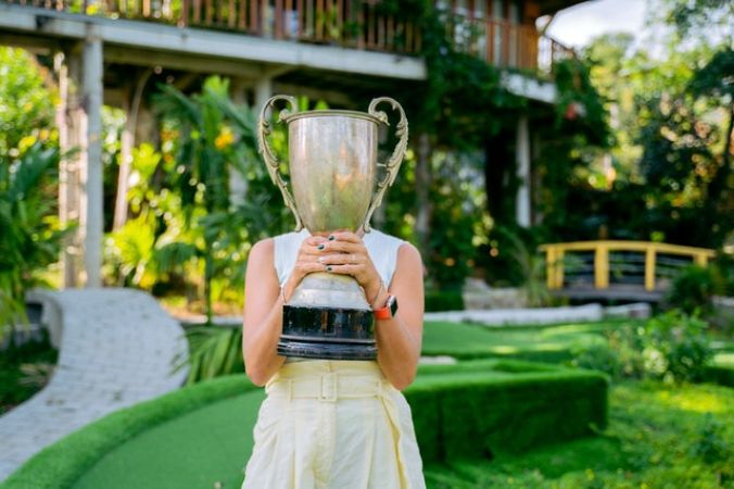5 Impressive Oversized Trophy Cup Ideas