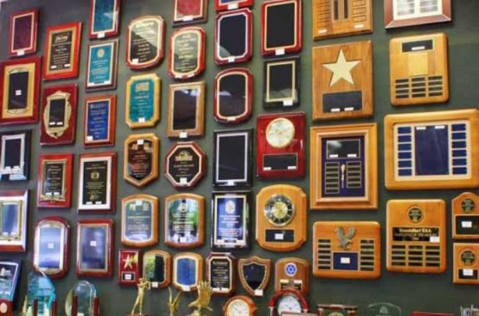  Display your Award Plaques  